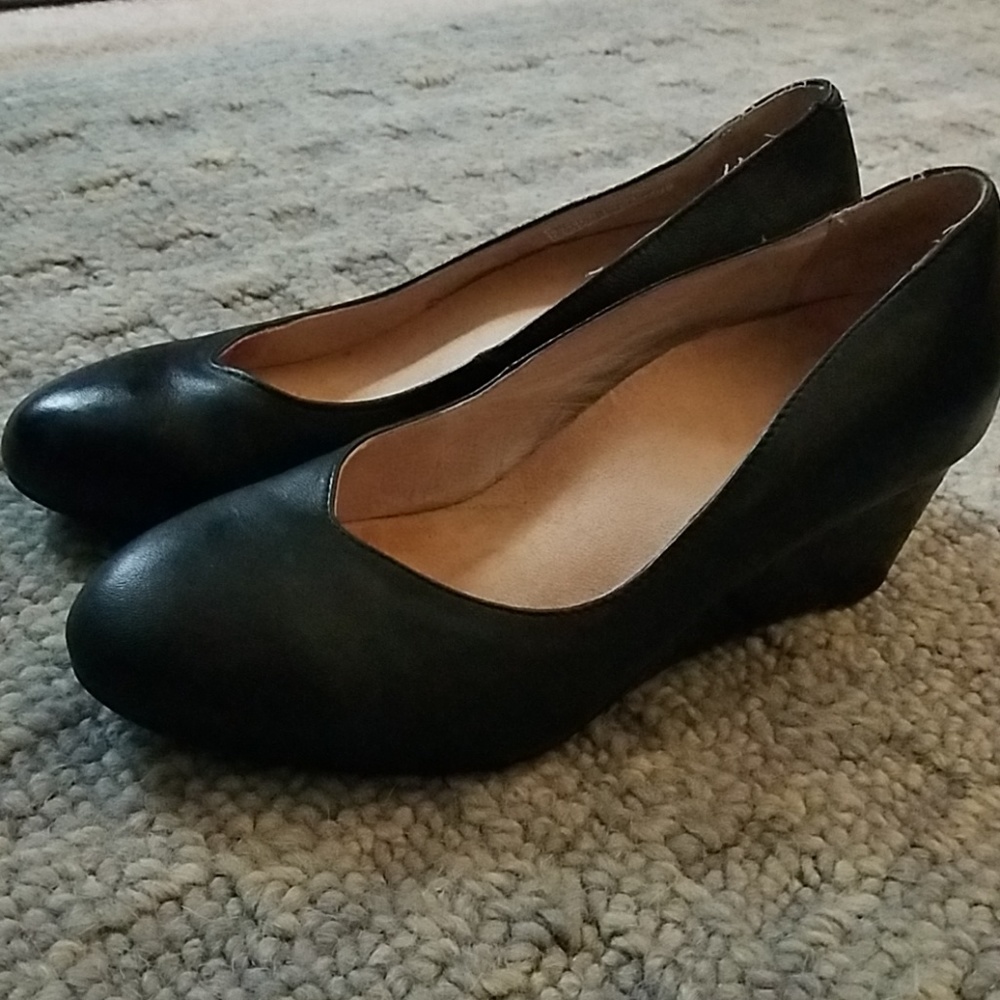 Vionic Black Leather Wedge pump Size 8